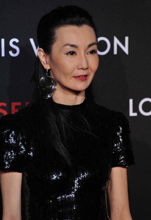 身材|张曼玉的“年代秀”：年轻时清新秀丽，年逾半百老瘦态也是时髦人