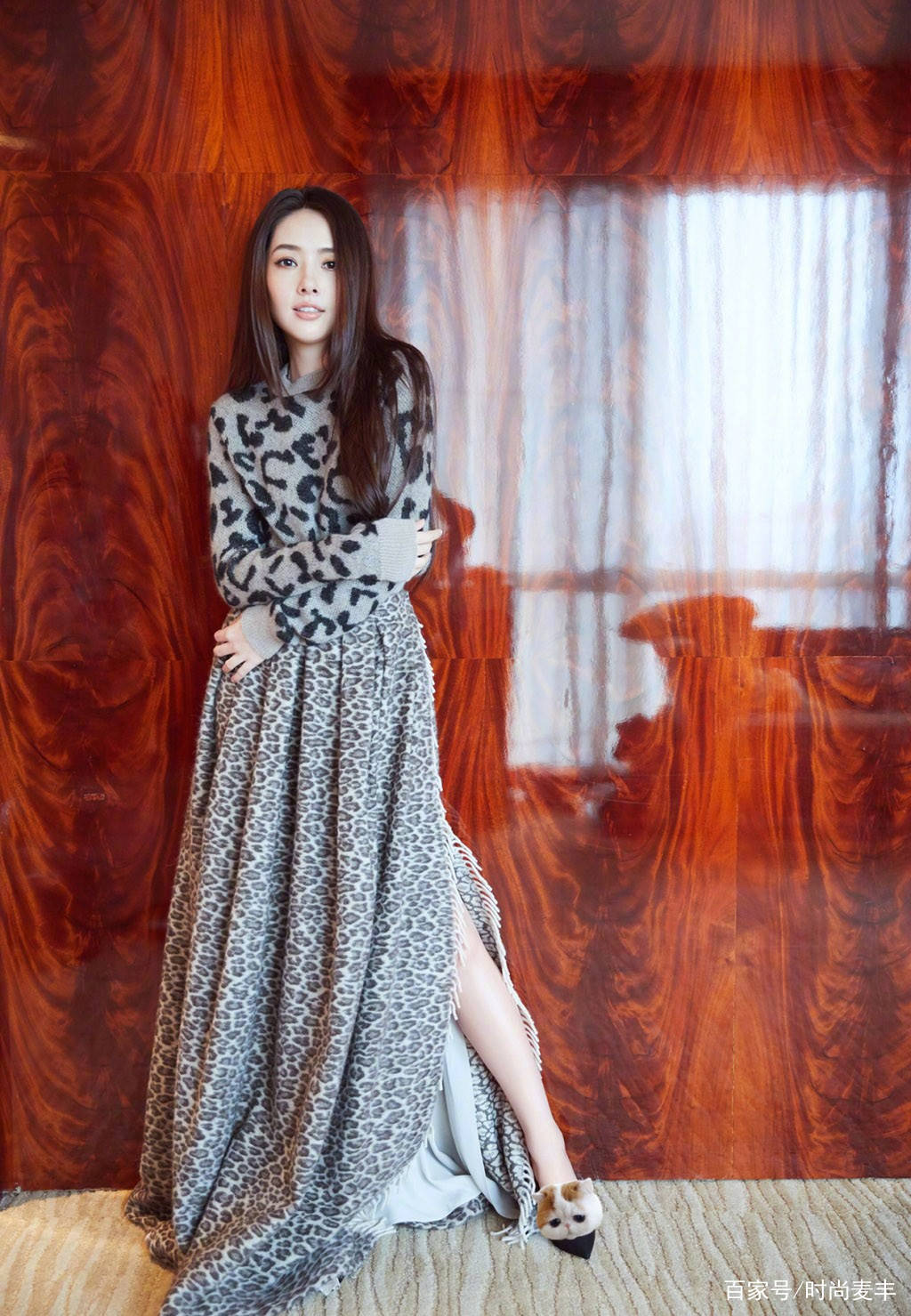 长发|郭碧婷气质太好了，裙子里面穿裤子，男友角度下美成时尚大片