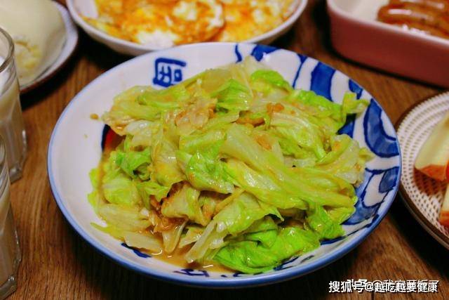 蔬菜|晒晒小两口的早餐,极简单,十分钟全完成,网友:这么吃营养全面