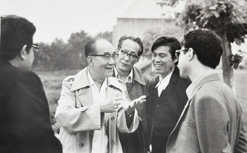 他是侯宝林的徒弟,表演相声以火爆见长,舞台效果甚至超过马季_康达夫