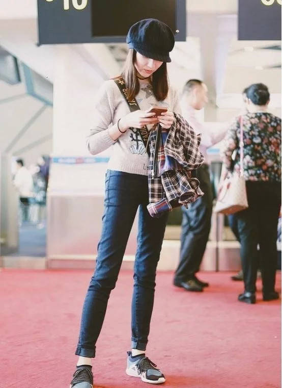 瞬间|董洁的衣品真的是好到爆，40岁还这么会穿，完全可以混时尚圈