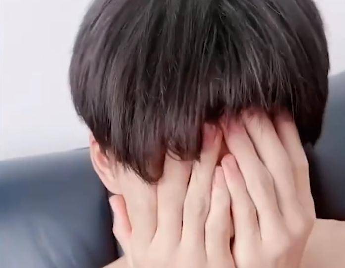 婴儿|河南一男生放假回家后直接愣住，爸妈趁他不在家，偷偷生了个二胎