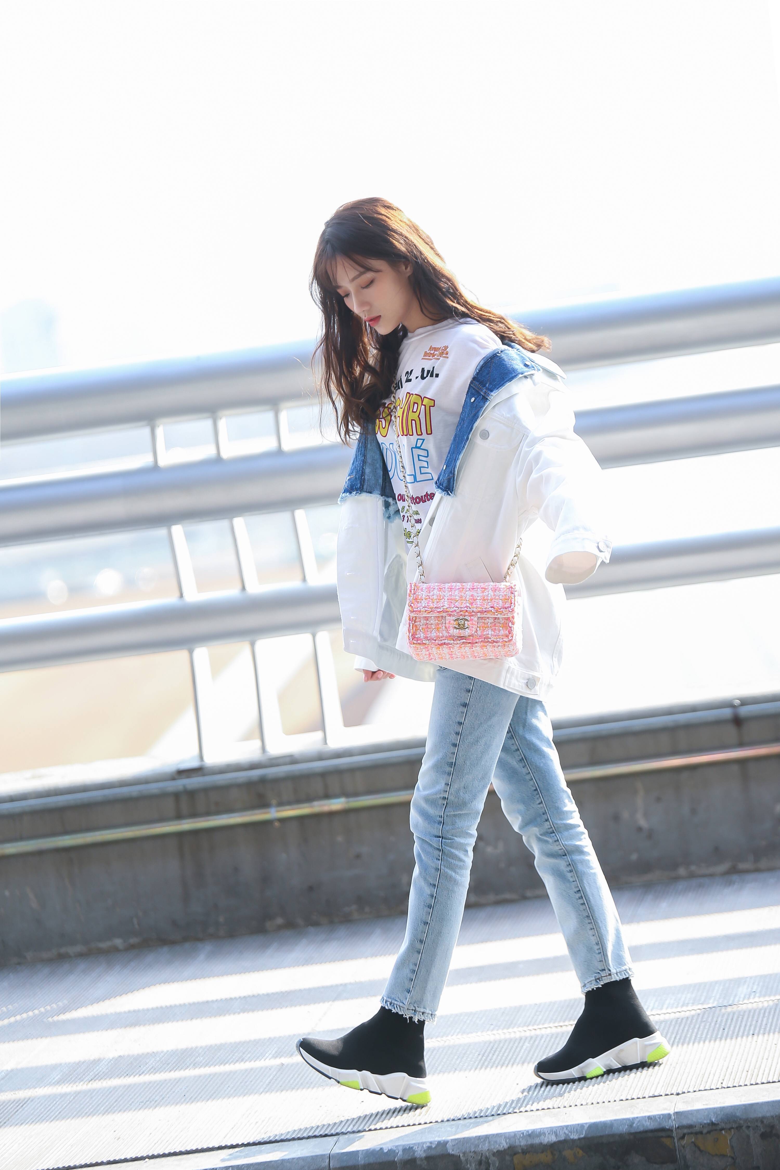 卫衣|"白富美"陈意涵私服超会穿,贝雷帽打造复古高贵,元气美少女