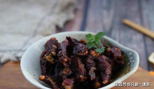 做法|教您在家做牛肉干，香味足不油腻，女人追剧男人下酒，唇齿留香