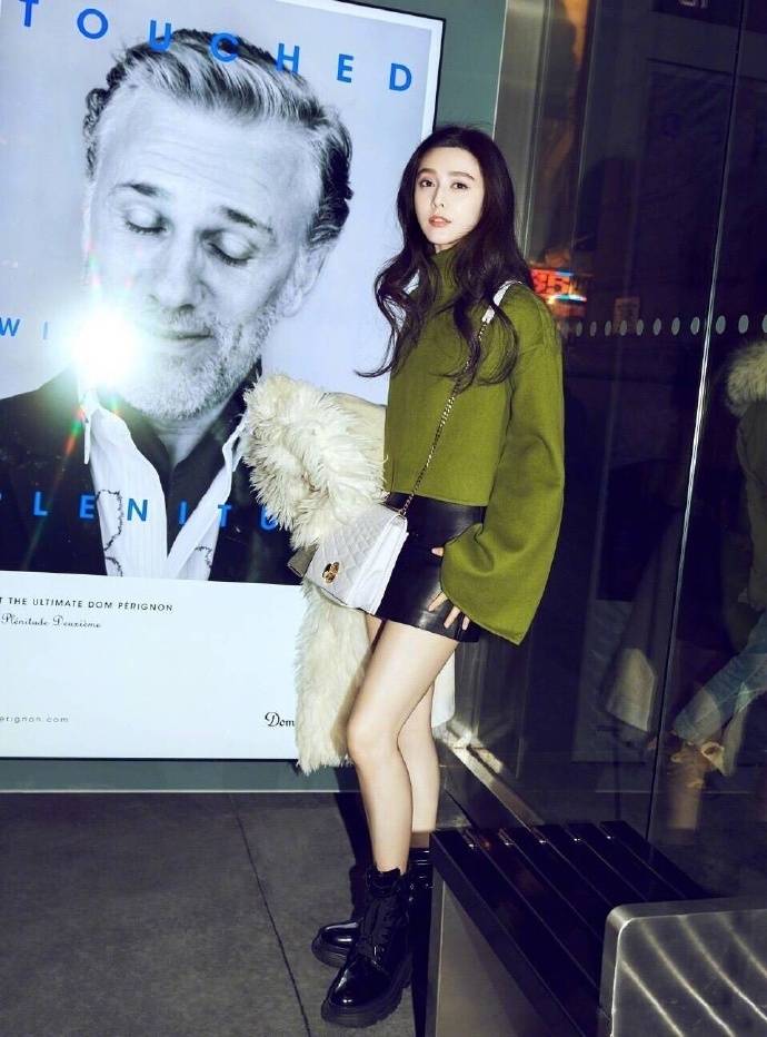 西装|范冰冰“得势”时气场真足,穿皮裙走大女人风挺对路,细腿也加分