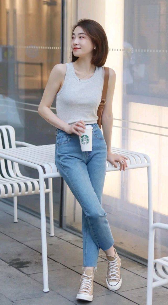服装|平时穿什么才能释放魅力？其实也不难，简约风穿搭简单又好看