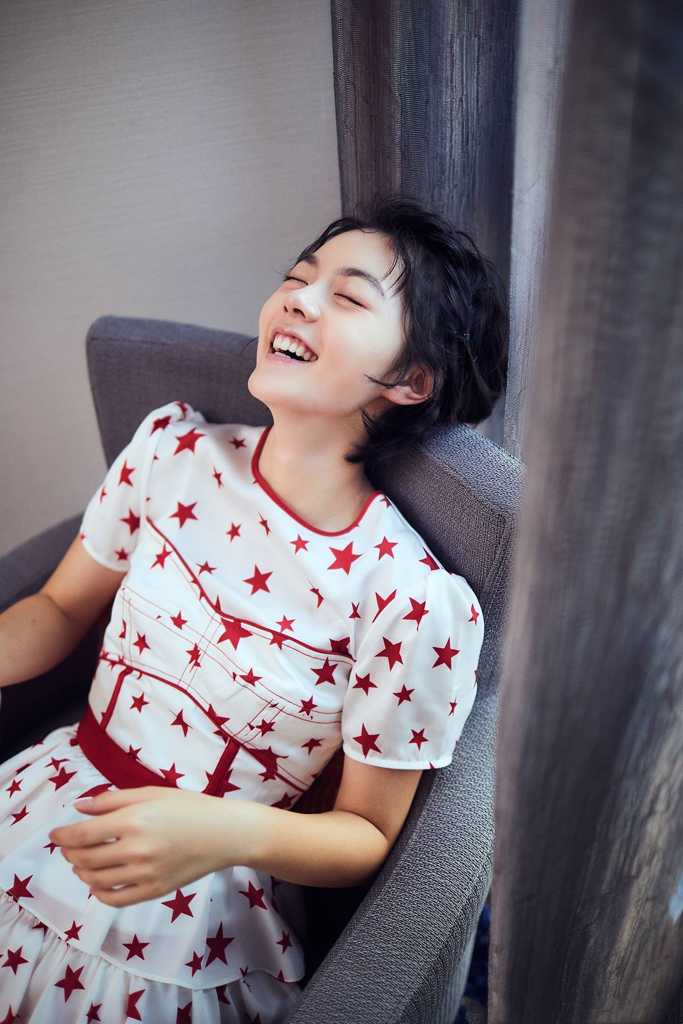时尚|“国民闺女”赵今麦，拍时尚大片气场全开，私服更是少女穿搭典范