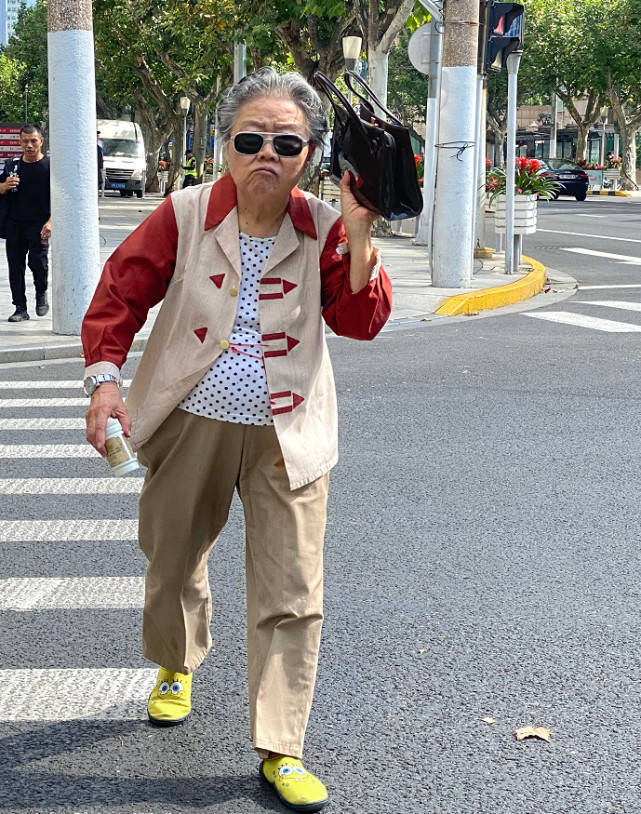 上海街|论老年穿搭，就服上海街头的爷爷奶奶，这气质丝毫不输国际超模