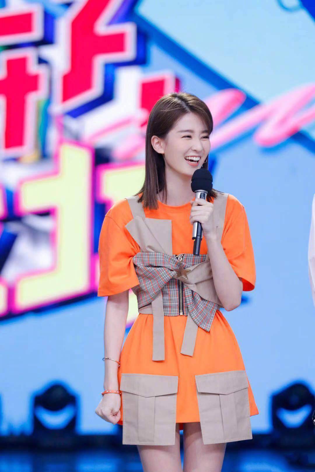 设计|“真白富美”乔欣越来越自信，私服穿搭又酷又美，再也不是关雎尔