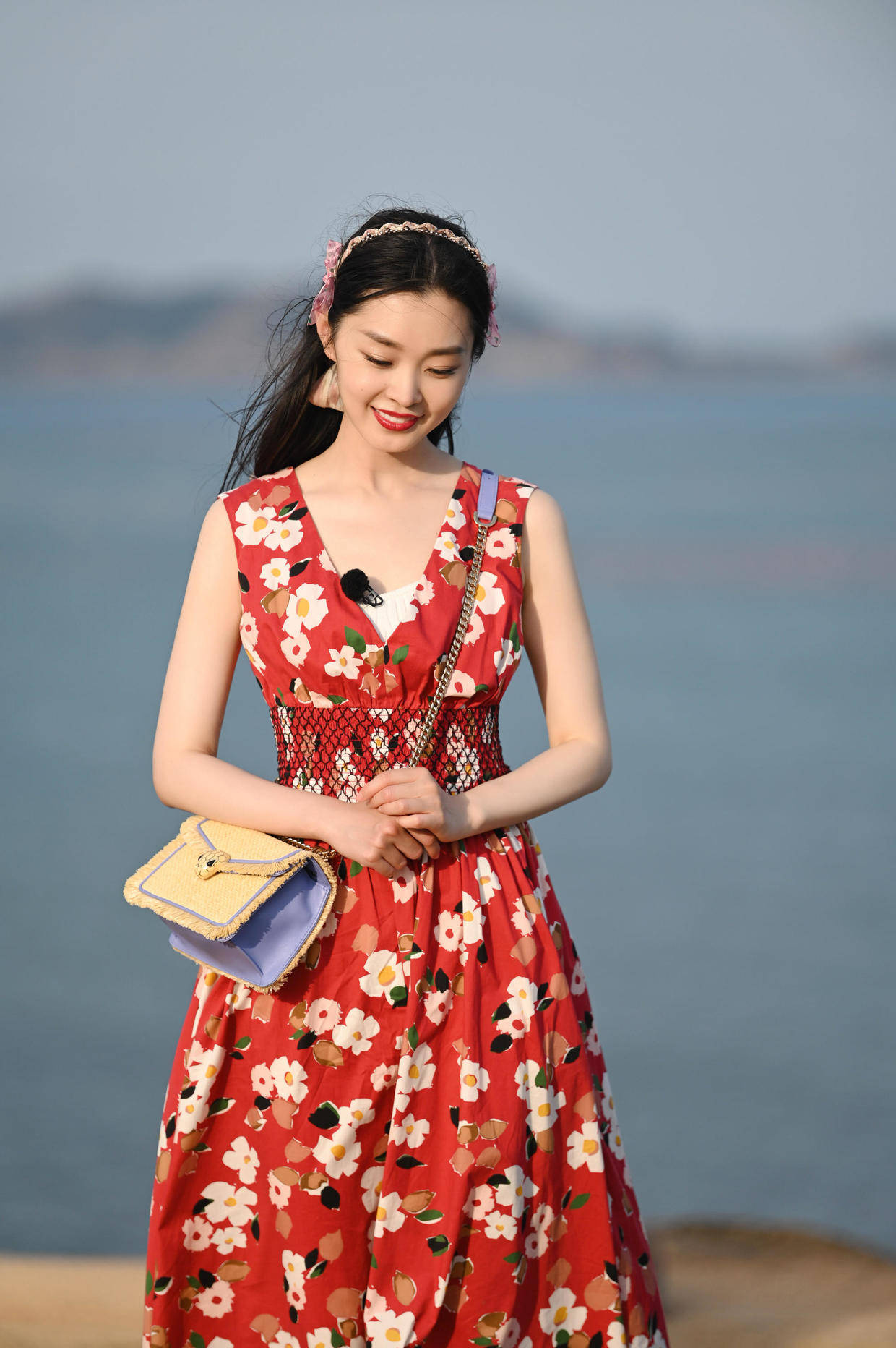 整体|宋轶出演《赘婿》女主角翻红,身穿一袭白色吊带裙亮相,高贵优雅