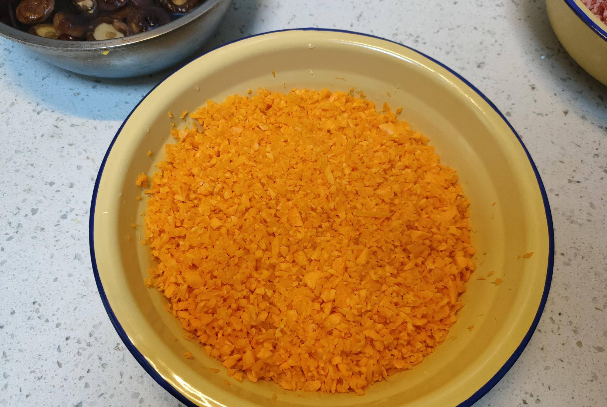 包子|周末做两锅牛肉馅包子,表皮暄软馅料香,平时做早餐吃,真不错