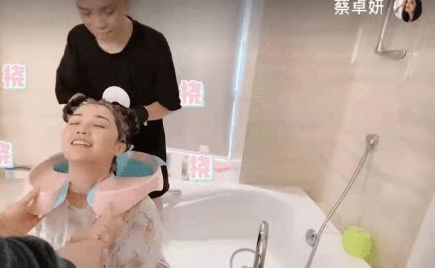 阿Sa家中染发使豪华浴室曝光,空间宽敞如置身酒店