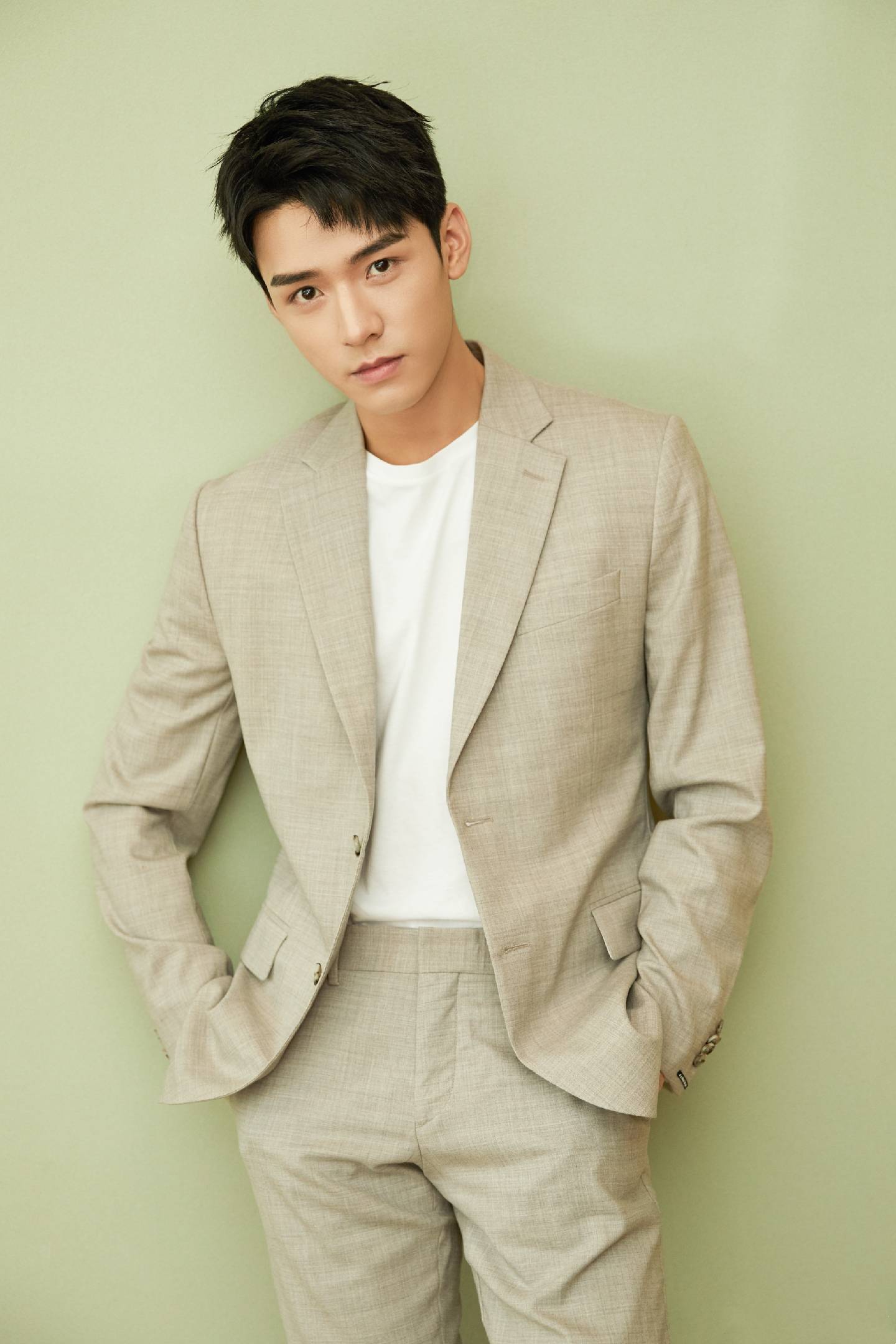 卫衣|《小美满》男主龚俊,颜值超高的小哥哥,私服穿搭又酷又帅