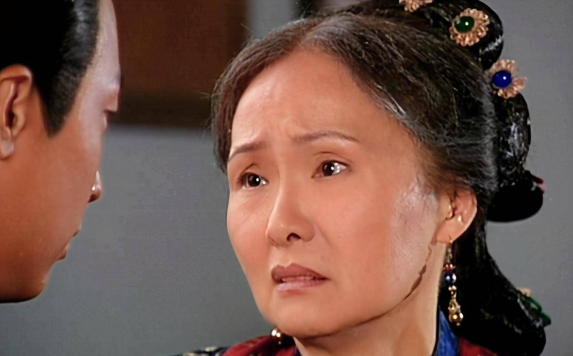 原创tvb一天内发生两件大事:72岁秦煌晕倒送医,75岁雪妮宣布息影_唐佳