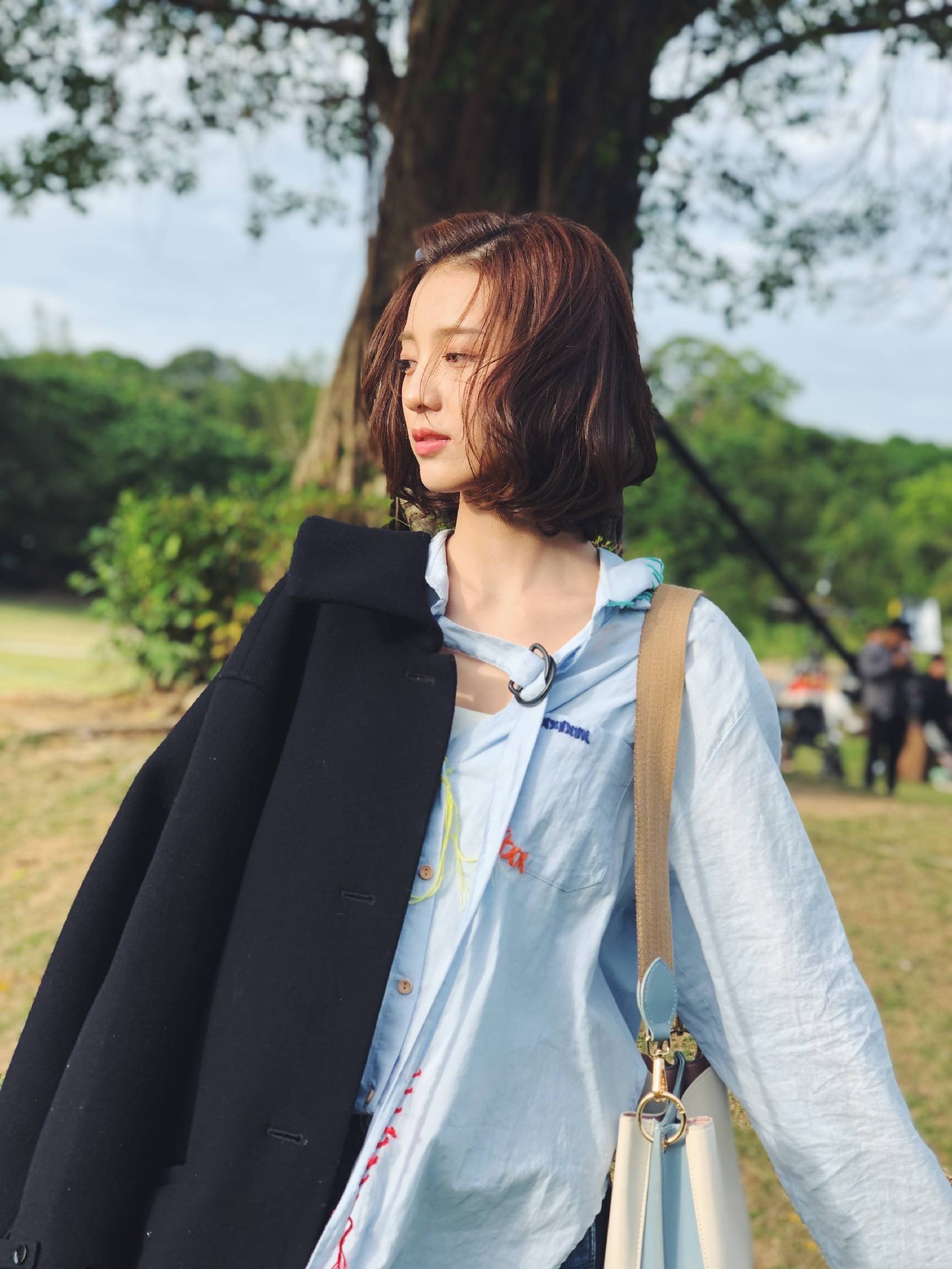 黑色|《外星女生柴小七》万鹏,不仅剧里呆萌可爱,剧外也是甜美女生