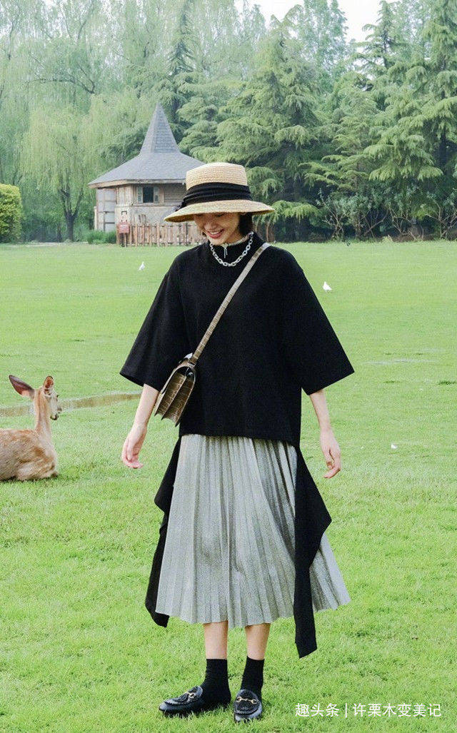 色调|上衣不一定要全塞进裤子里，今夏流行“遮腰身”，时髦优雅还显瘦
