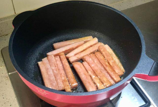 蔬菜|早起10分钟，给孩子做午餐肉卷饼，简单好做还好吃