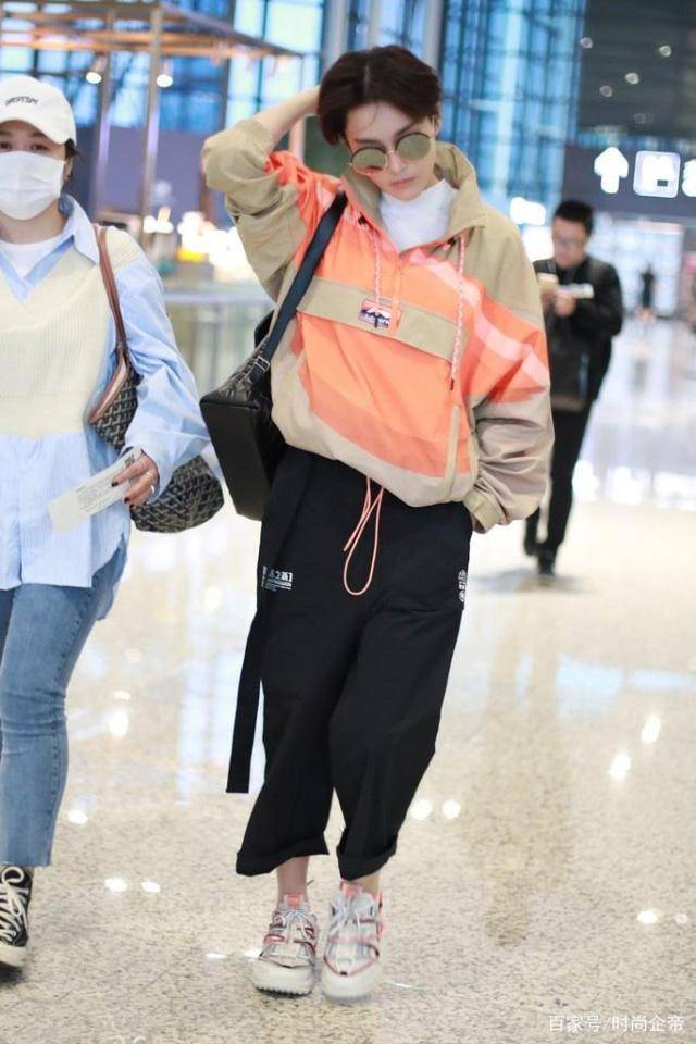 女生穿搭短发酷帅风 aaf78dc5d8a3493c96559e0ba54c8a5b.jpeg