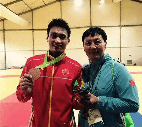 2013年至2016年任中国国家柔道队队医,备战巴西奥运会,并于2016年7月