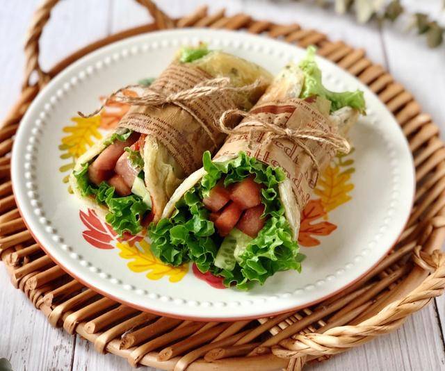 蔬菜|早起10分钟，给孩子做午餐肉卷饼，简单好做还好吃