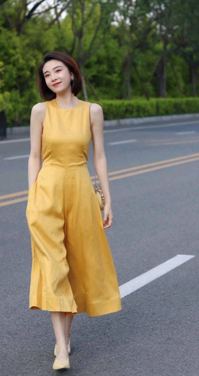 服装|平时穿什么才能释放魅力？其实也不难，简约风穿搭简单又好看
