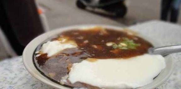 夫妻俩|夫妻俩卖“正常”早餐，邻居闻着味来吃，3元1碗，5小时卖500碗！