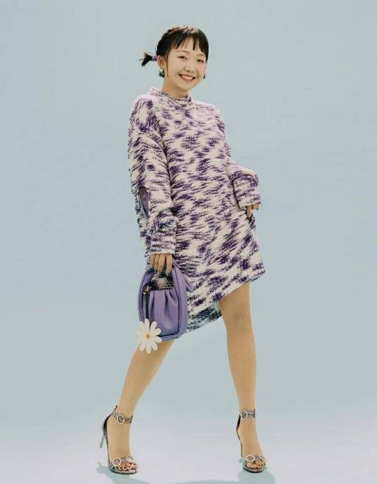 配饰|适合身材微胖的女生，辣目洋子的这些穿搭很是时尚，轻松突出自己