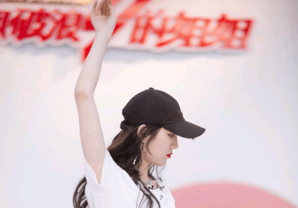 call|孟佳暴露短板，主动晒出钟丽缇女儿打call视频，想借此翻红？？