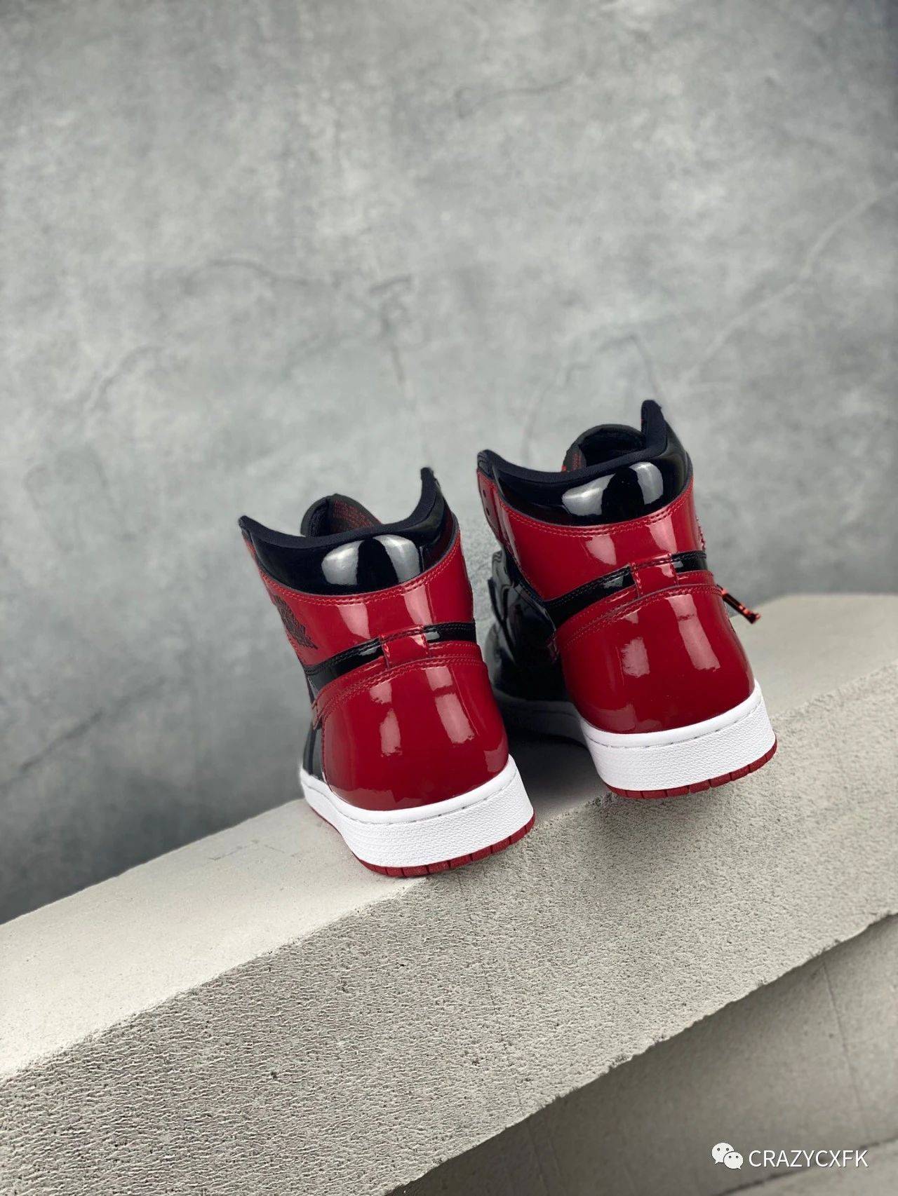 镜面|乔丹黑红 Air Jordan 1 OG Bred Patent 高帮漆皮镜面篮球鞋评测