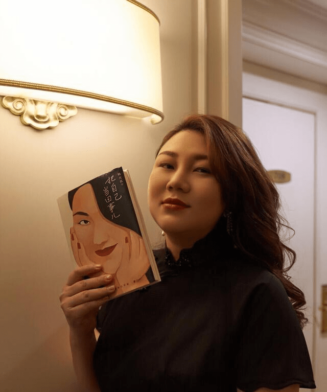杨天真|胖女人不适合穿旗袍？看杨天真就知道，150斤照样穿得优雅贵气