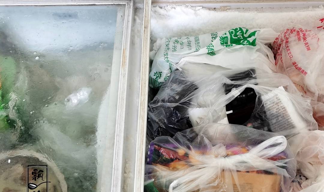 小时候|住娘家,老妈不到5点早起,炖了两锅肉,早餐组合让人哭笑不得