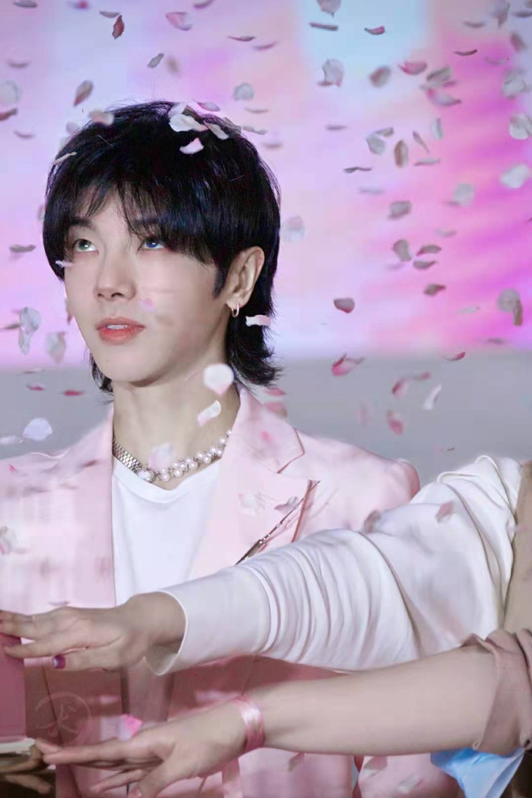 美貌|从漫画里走出来的“撕漫男”华晨宇