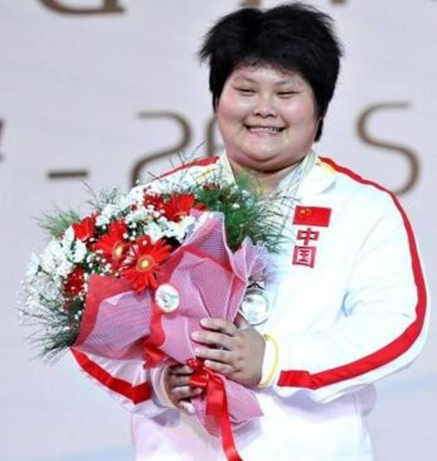 举重全锦赛奥运冠军显威孟苏平复出不到1年挺举夺冠小将两金