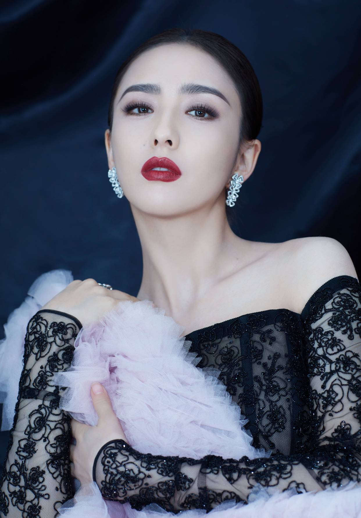 赵丽颖|微博之夜7大天鹅，赵丽颖刘亦菲神仙同框，三杨姐妹美得各具特色