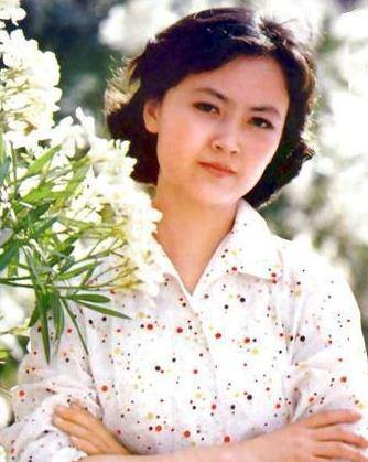 角色|60岁赵静近照，刚出道就走红，颜值不输刘晓庆，嫁军官恩爱40年