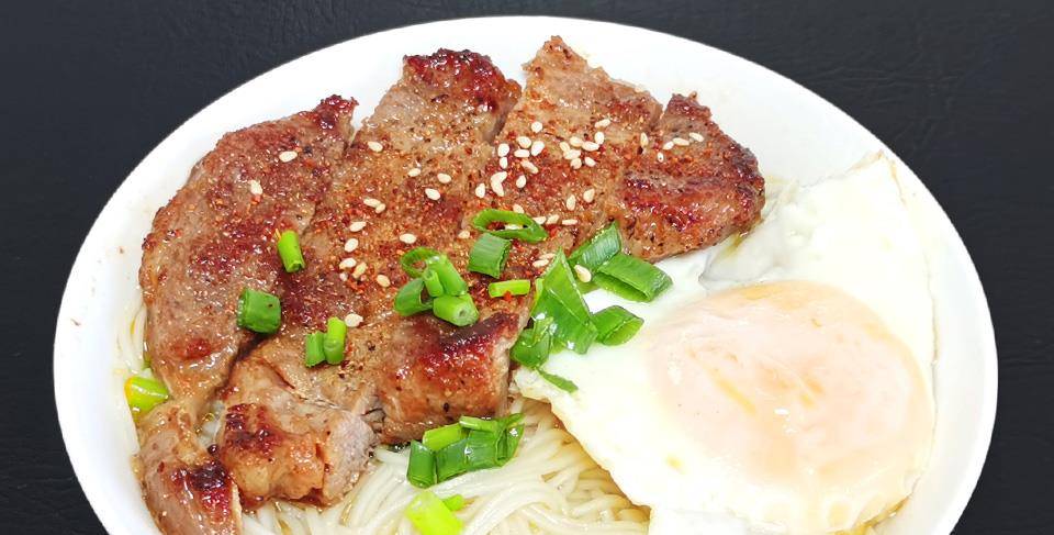 加入适量|天冷了，面条这吃法可真“香”，营养好吃，吃上1碗，全身都暖和