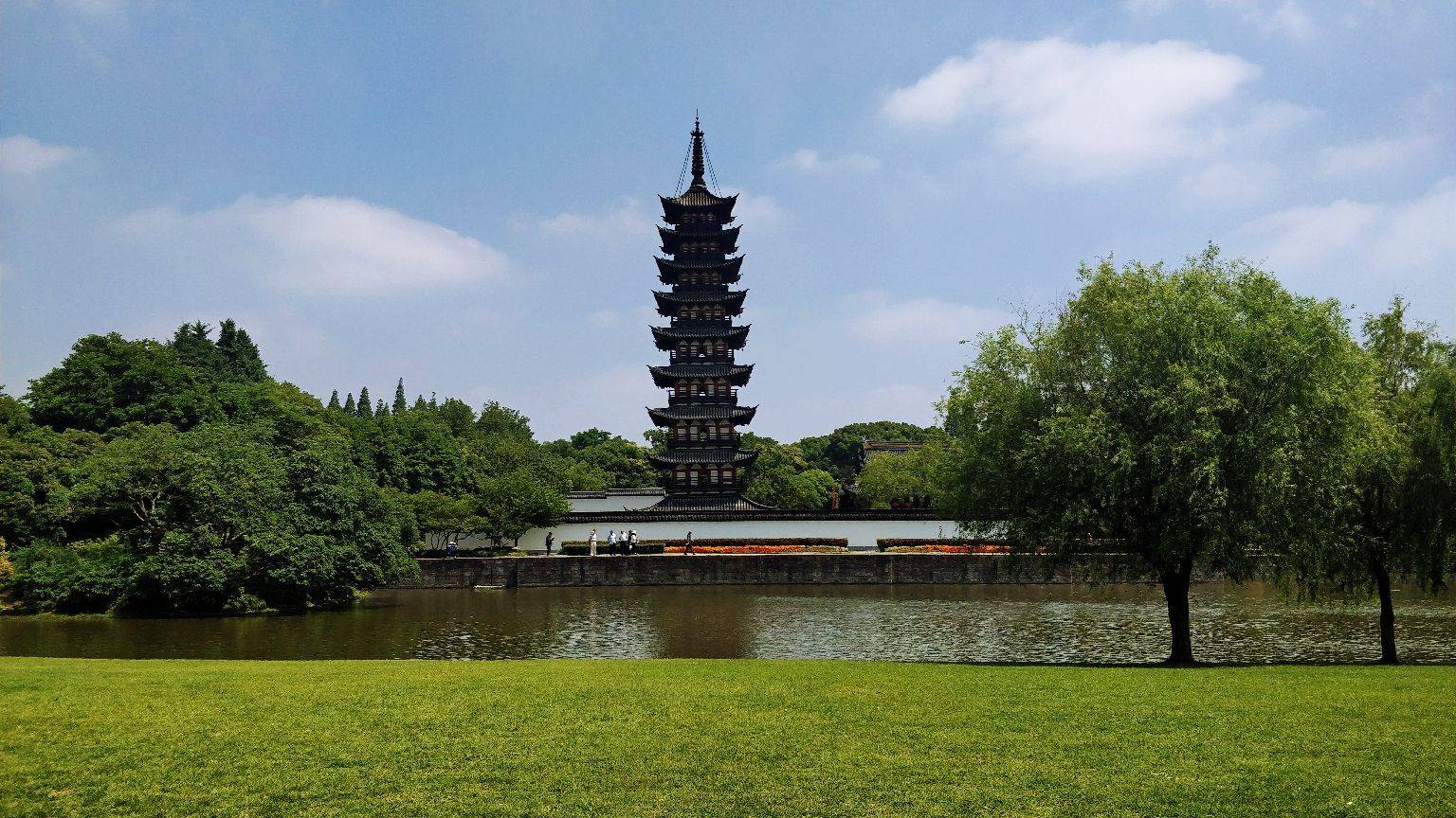 上海一处以观赏历史文物为主题的园林,是古代劳动人民智慧的结晶