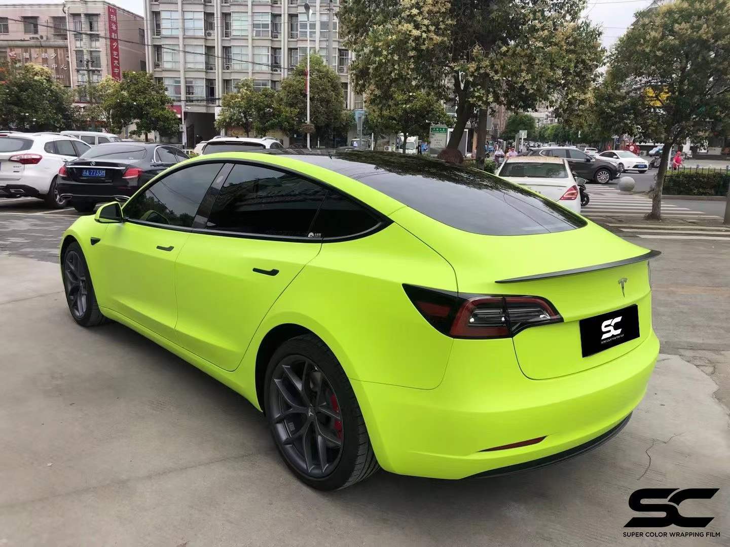 色彩|黑色改黄色！特斯拉MODEL3装贴SC改色膜消光荧草黄