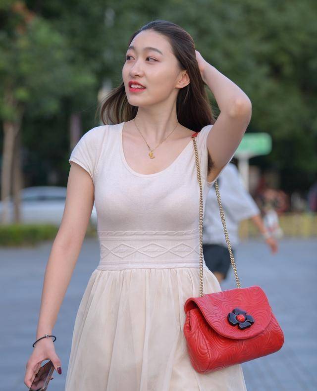 米色|青春时尚的连衣裙,还透着微微的优雅温婉,微胖穿也很美