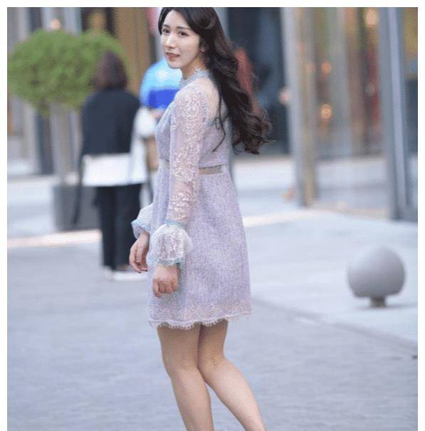 设计|轻熟可爱的美女,穿搭蓝色连衣裙,唯美动人
