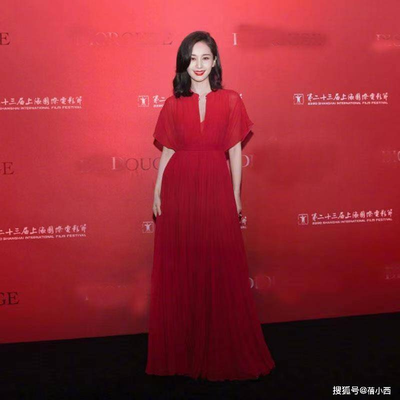 魅力|王子文姐弟恋后风格大变！穿西衣裙现“另类美”，人红果然气场大