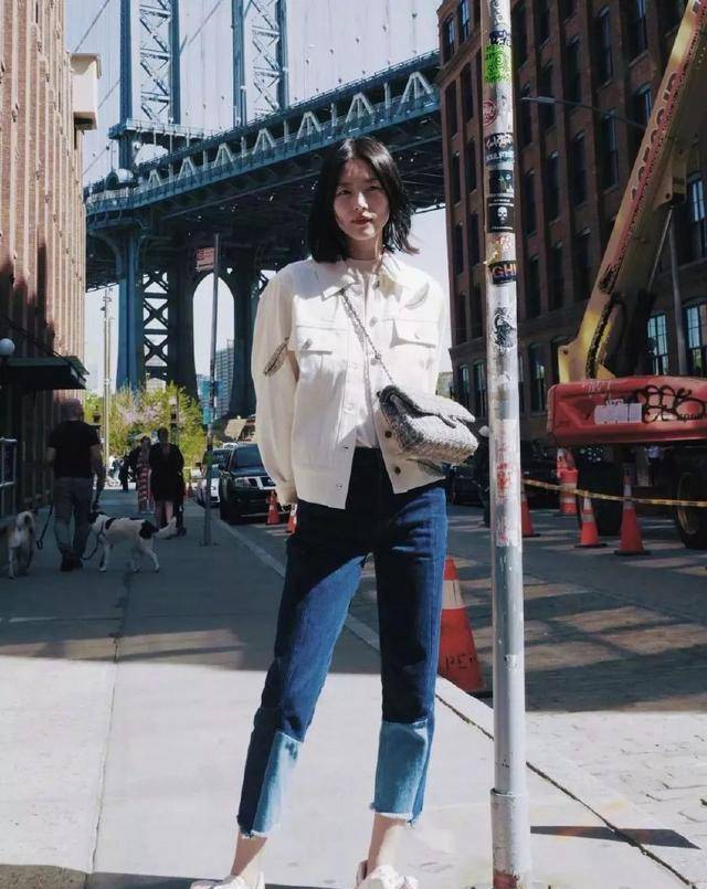 显得|皮衣已经不时兴了，现在流行这种“外套”，时尚复古谁穿谁好看！