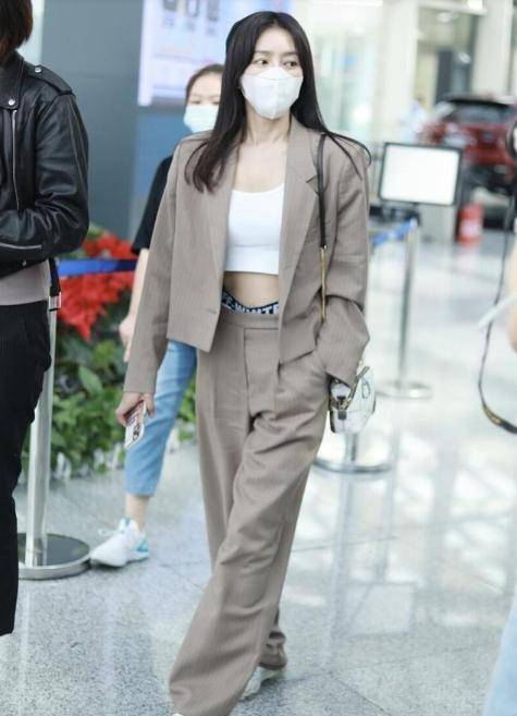 服装穿搭图片摆拍 11203686fbeb473782f51ce28f182a91.jpeg