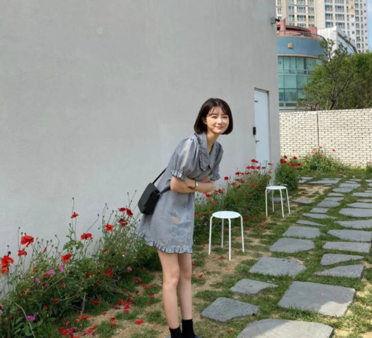 女生|让人觉得很可爱的“乖乖裙”款式,配鞋后美到小编心动?