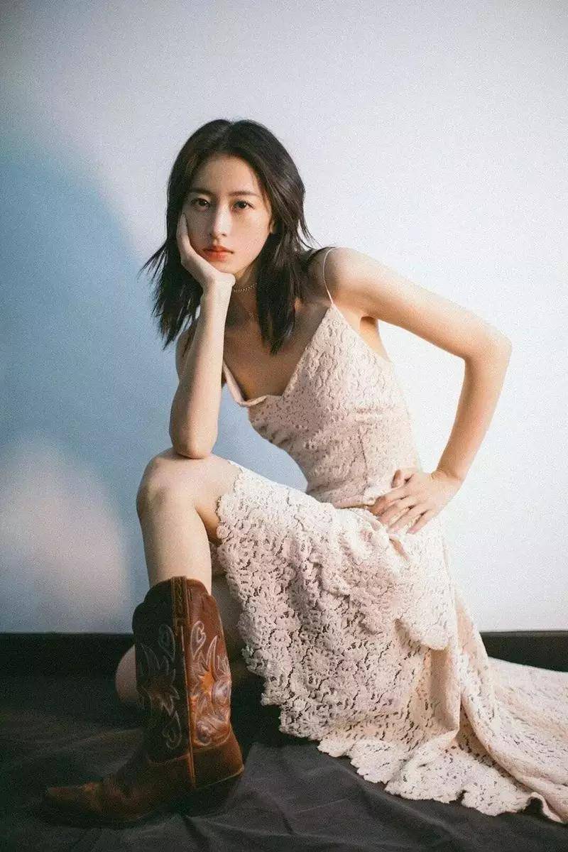 女生|会穿的女人都不穿过膝靴,都穿这款“牛仔靴”,轻松解决腿粗烦恼