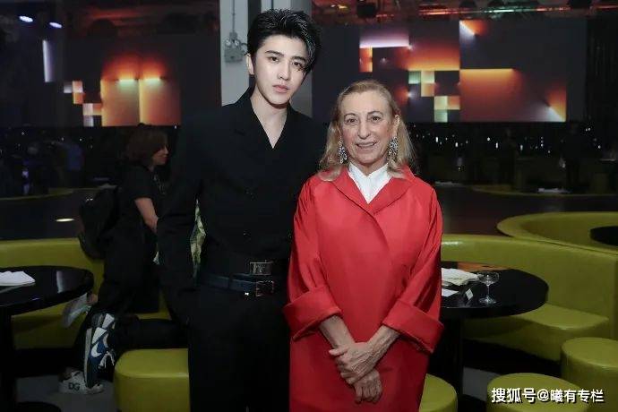 Dundas|蔡徐坤：6套造型、8件天价，内娱顶流演唱会的牌面有多强？