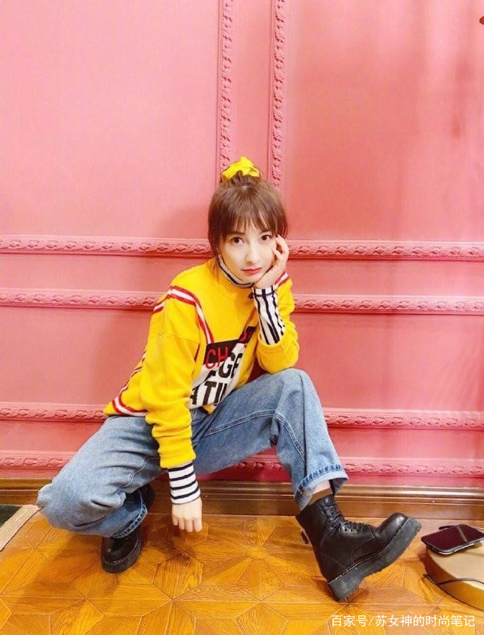 毛衣|最近流行一种穿法，叫“短上衣+裤子”，拯救小短腿，吴昕都上头