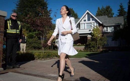 感觉|真正大气的女人，裙子下面不会配凉鞋，不得体！看孟晚舟就知道了