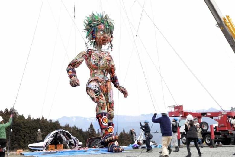 东京奥运再遭非议 巨型惊悚人脸之后 诡异木偶艺术又吓坏网友 日本