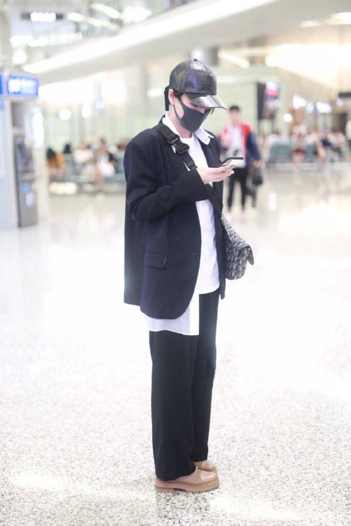 衬衣|女人过了三十岁，最好别卫衣配牛仔裤，学张馨予的6套穿法，超美